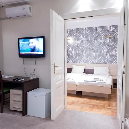 Bed & Breakfast Atlas Travel Point Center Suites 3*